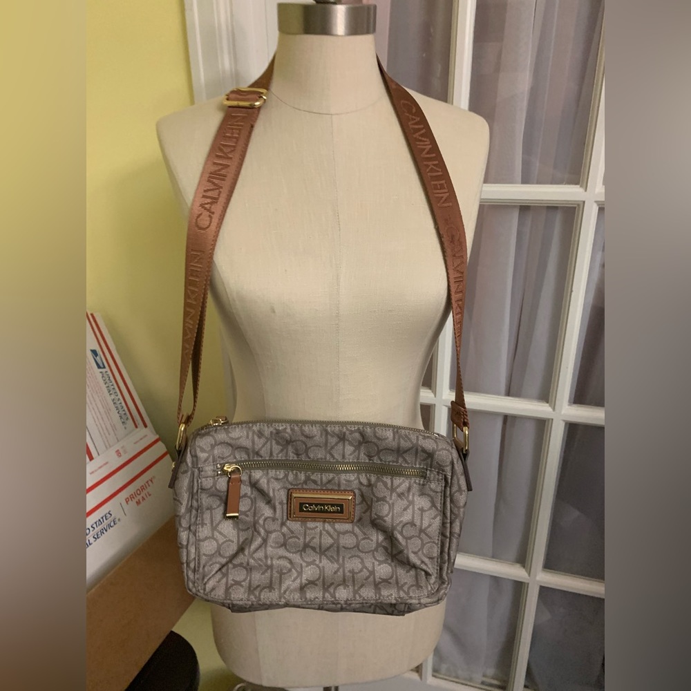 CALVIN KLEIN CROSSBODY